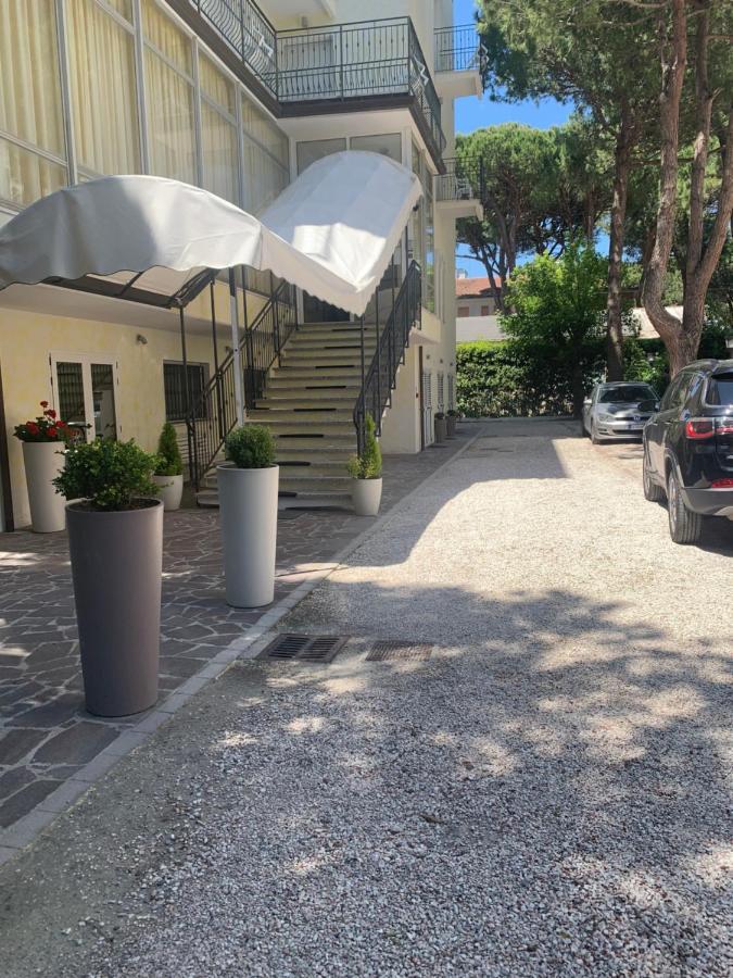 Hotel Augustus ميلانو ماريتيما المظهر الخارجي الصورة