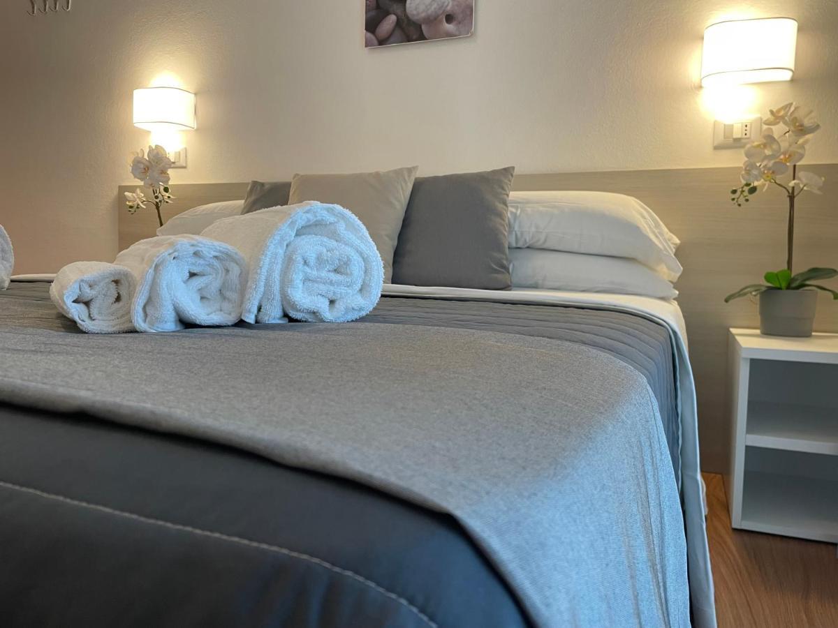 Hotel Augustus ميلانو ماريتيما المظهر الخارجي الصورة