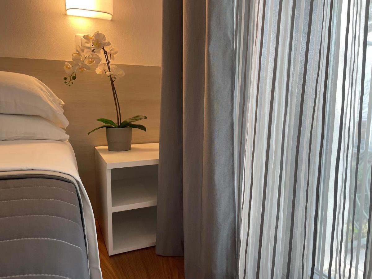 Hotel Augustus ميلانو ماريتيما المظهر الخارجي الصورة