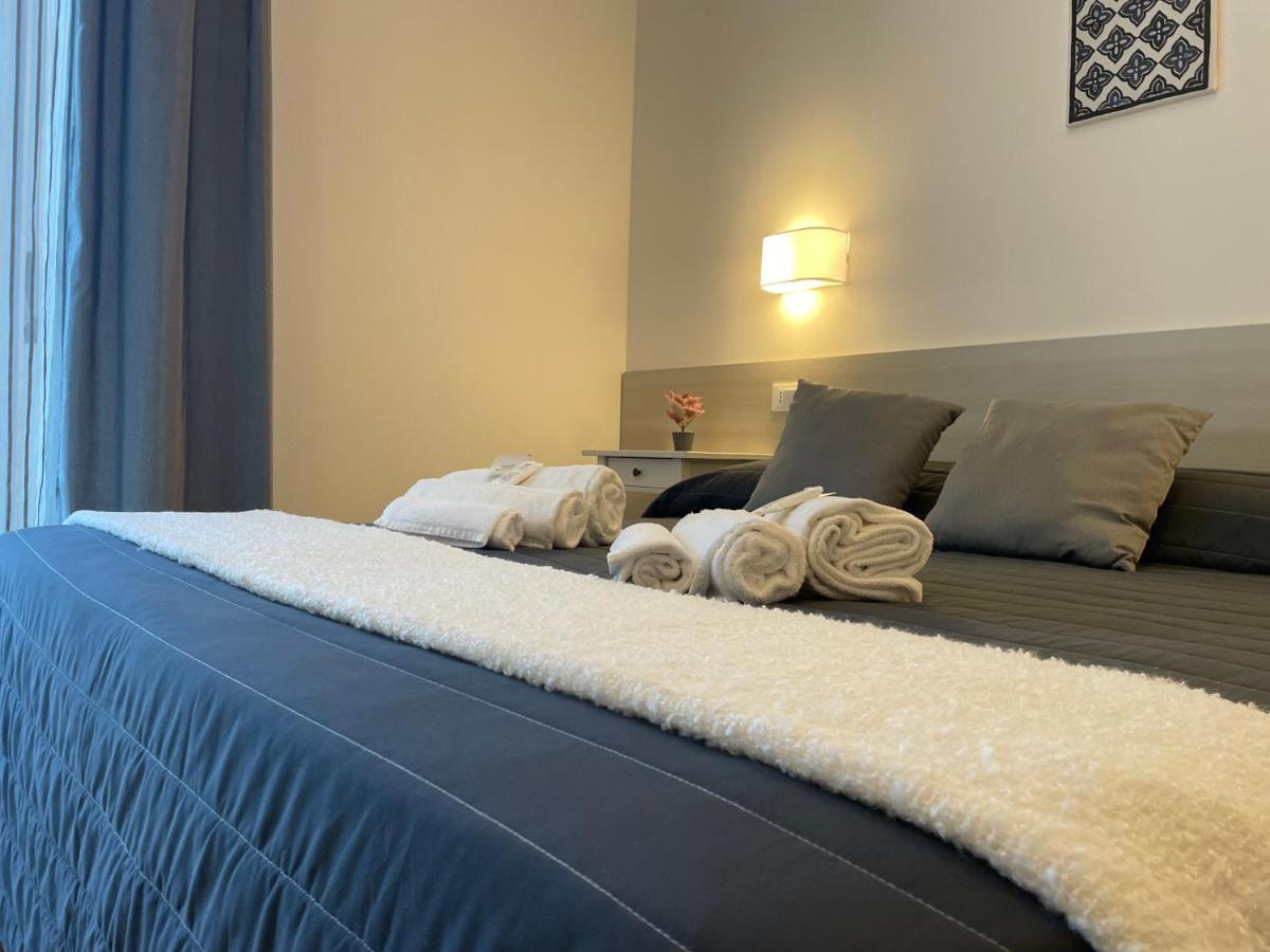 Hotel Augustus ميلانو ماريتيما المظهر الخارجي الصورة
