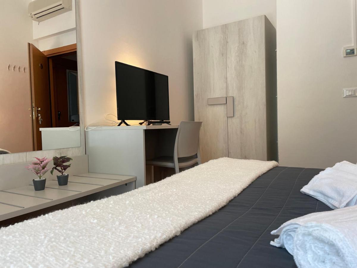 Hotel Augustus ميلانو ماريتيما المظهر الخارجي الصورة