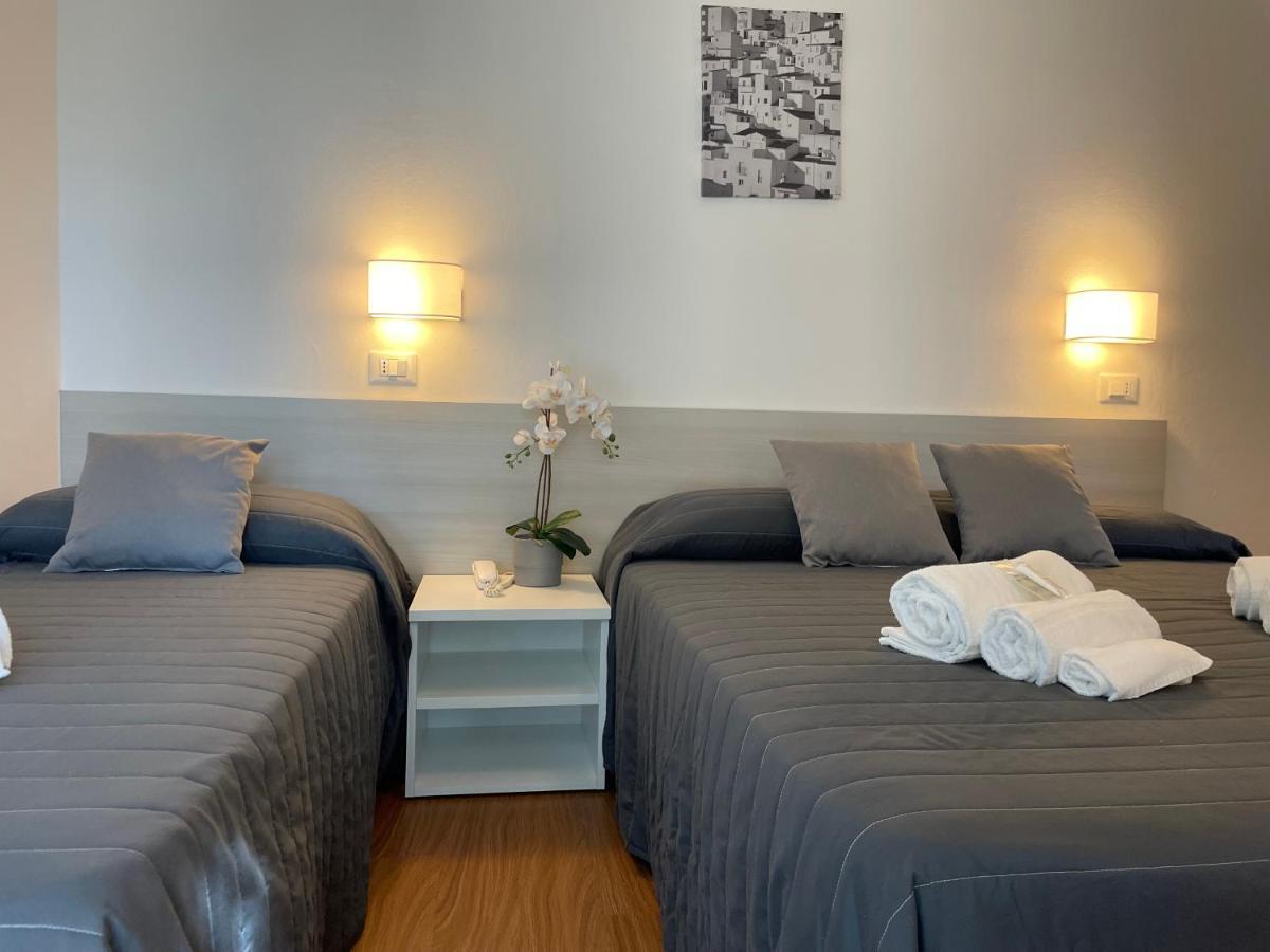 Hotel Augustus ميلانو ماريتيما المظهر الخارجي الصورة