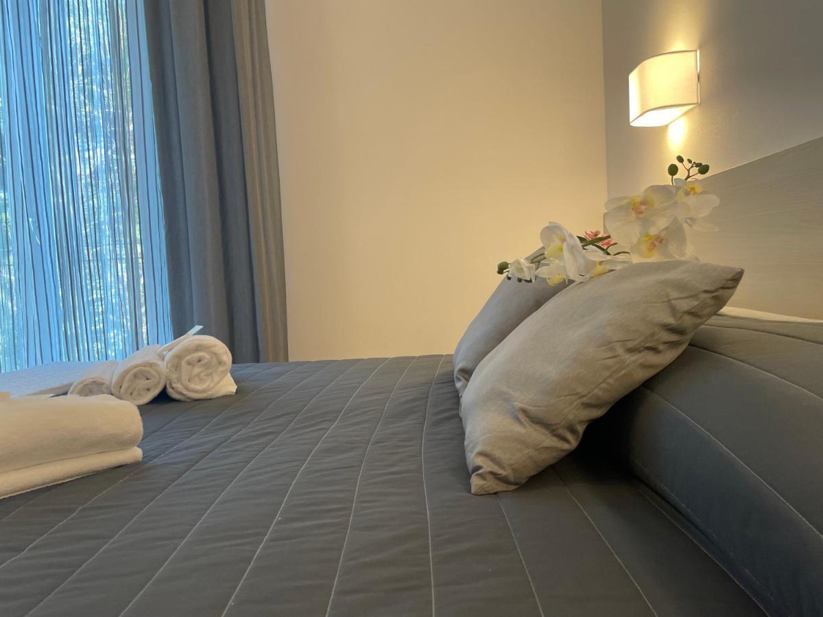 Hotel Augustus ميلانو ماريتيما المظهر الخارجي الصورة
