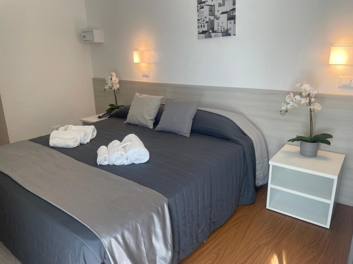 Hotel Augustus ميلانو ماريتيما المظهر الخارجي الصورة