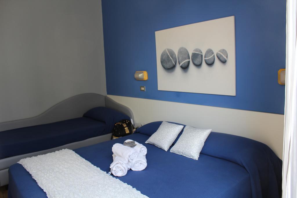 Hotel Augustus ميلانو ماريتيما الغرفة الصورة