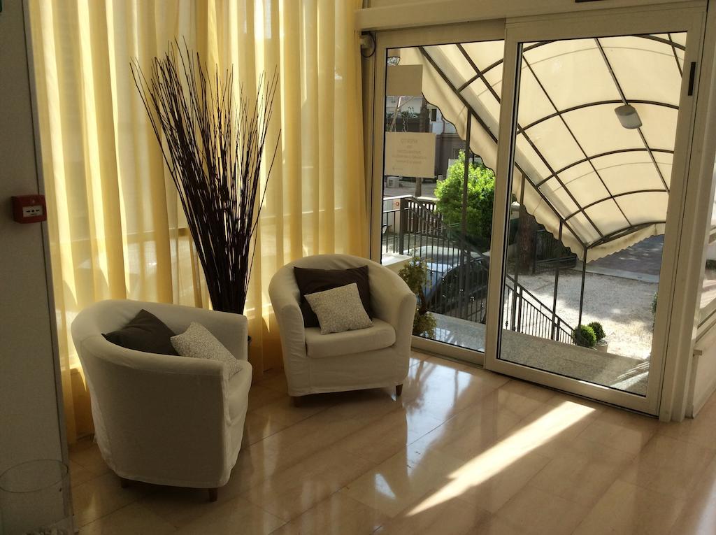 Hotel Augustus ميلانو ماريتيما المظهر الخارجي الصورة