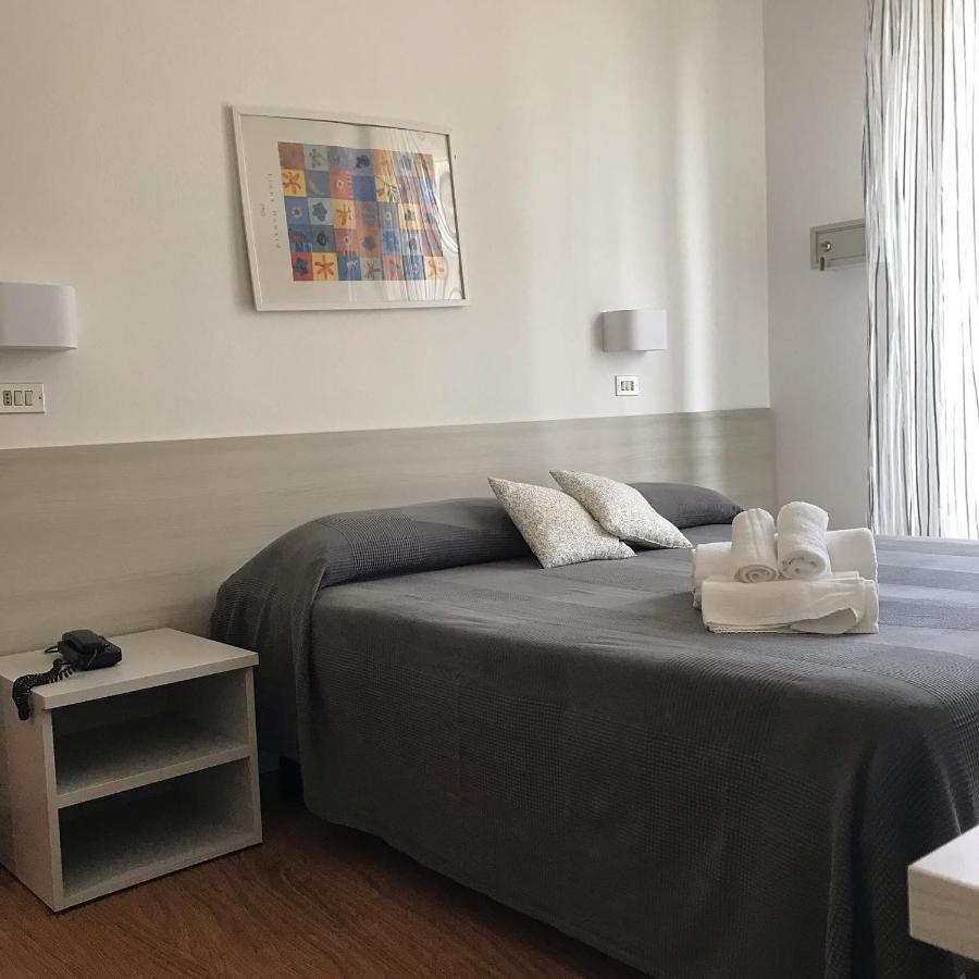 Hotel Augustus ميلانو ماريتيما المظهر الخارجي الصورة