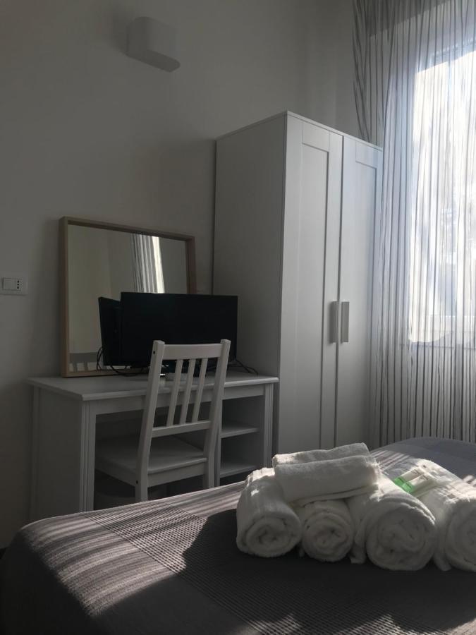Hotel Augustus ميلانو ماريتيما المظهر الخارجي الصورة
