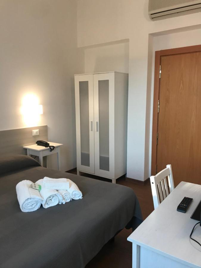 Hotel Augustus ميلانو ماريتيما المظهر الخارجي الصورة
