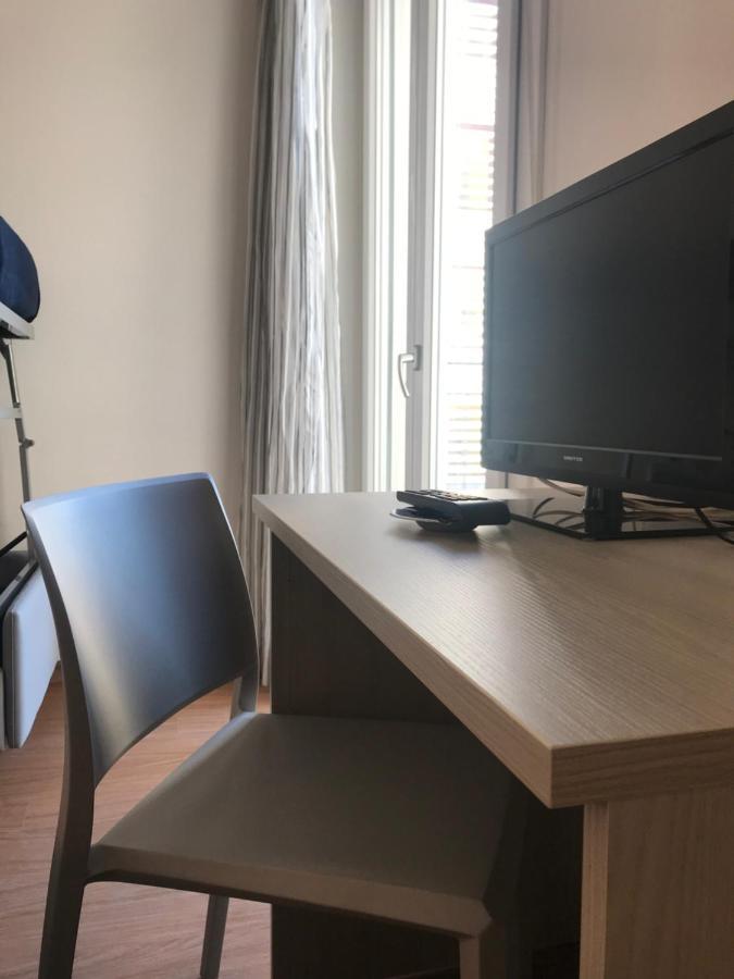 Hotel Augustus ميلانو ماريتيما المظهر الخارجي الصورة