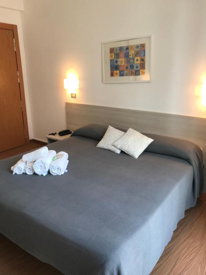 Hotel Augustus ميلانو ماريتيما المظهر الخارجي الصورة