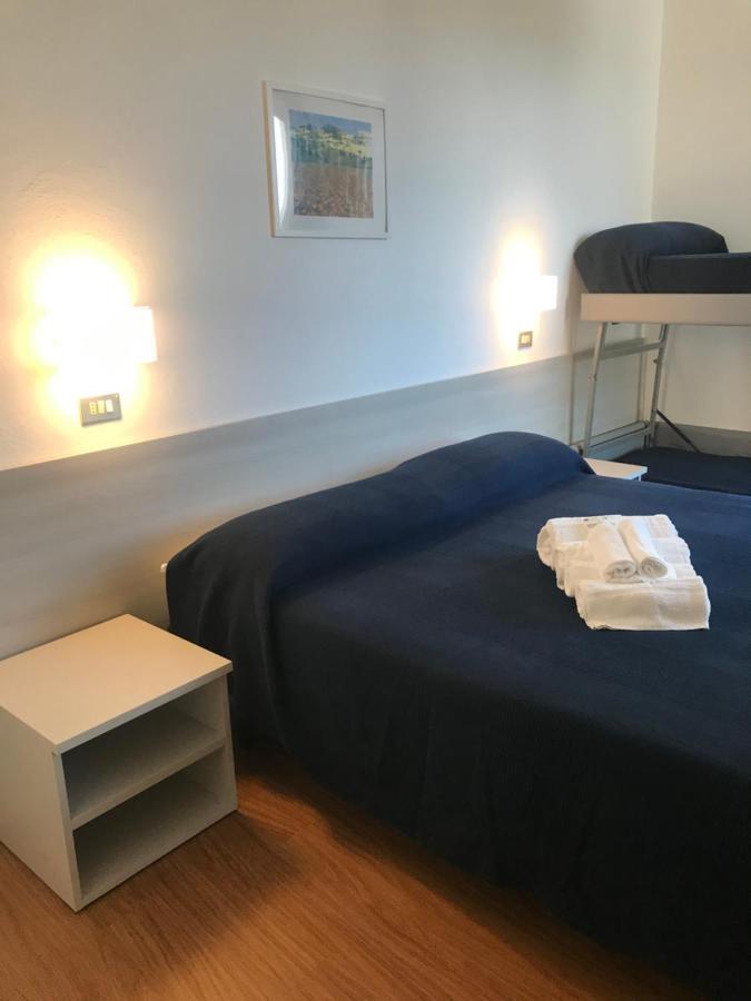 Hotel Augustus ميلانو ماريتيما المظهر الخارجي الصورة