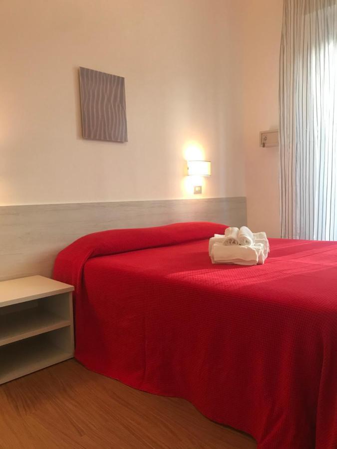 Hotel Augustus ميلانو ماريتيما المظهر الخارجي الصورة