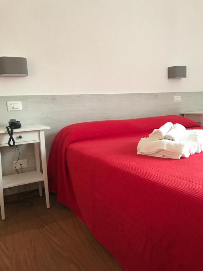 Hotel Augustus ميلانو ماريتيما المظهر الخارجي الصورة
