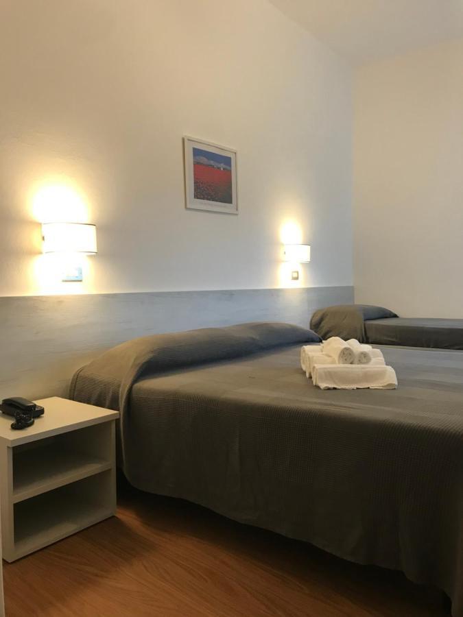 Hotel Augustus ميلانو ماريتيما المظهر الخارجي الصورة