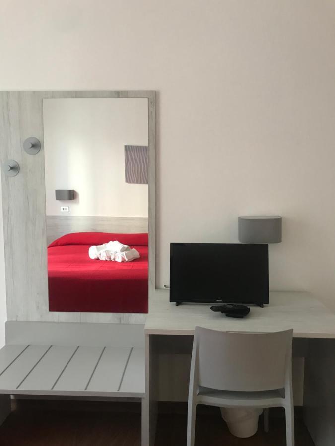 Hotel Augustus ميلانو ماريتيما المظهر الخارجي الصورة