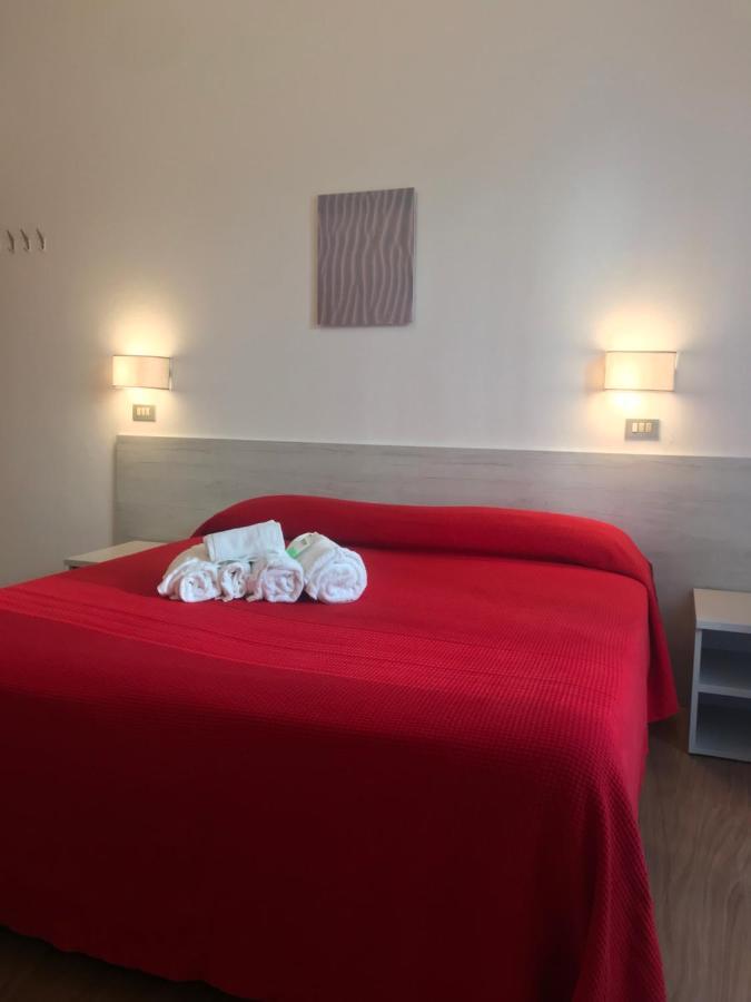 Hotel Augustus ميلانو ماريتيما المظهر الخارجي الصورة